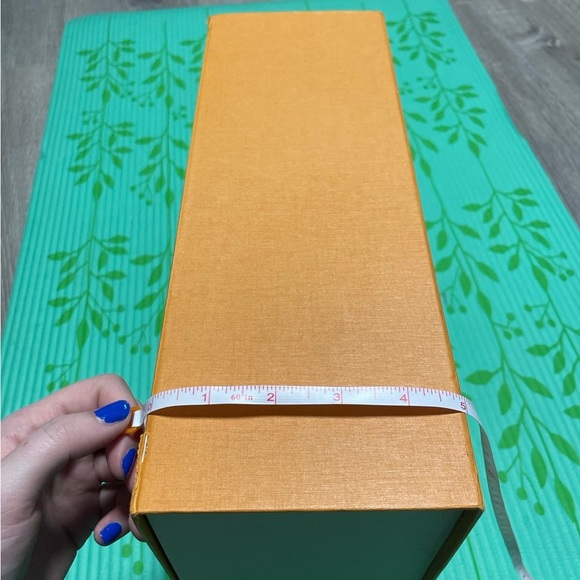 Empty box - Picture 4 of 4